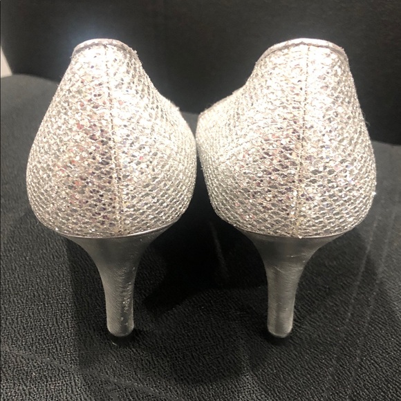 Kelly & Katie Silver Peep Toe Heels 10 - Picture 4 of 5